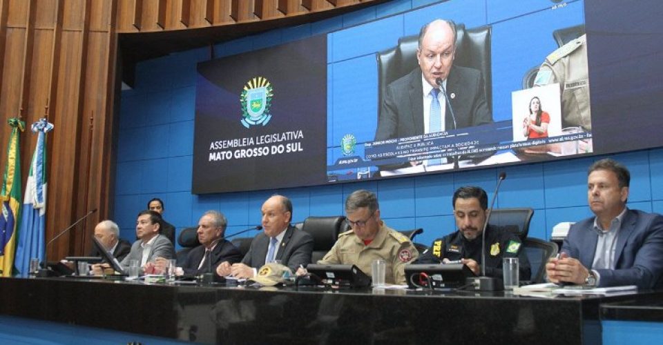 Em audiência pública na ALEMS, representantes de órgãos de trânsito enfatizam a educação para redução dos acidentes no Estado. | Foto: Wagner Guimarães/ALEMS