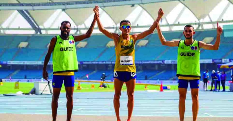 Yeltsin Jacques comemora o segundo lugar em Mundial na Índia - Foto: Alessandra Cabral/CPB