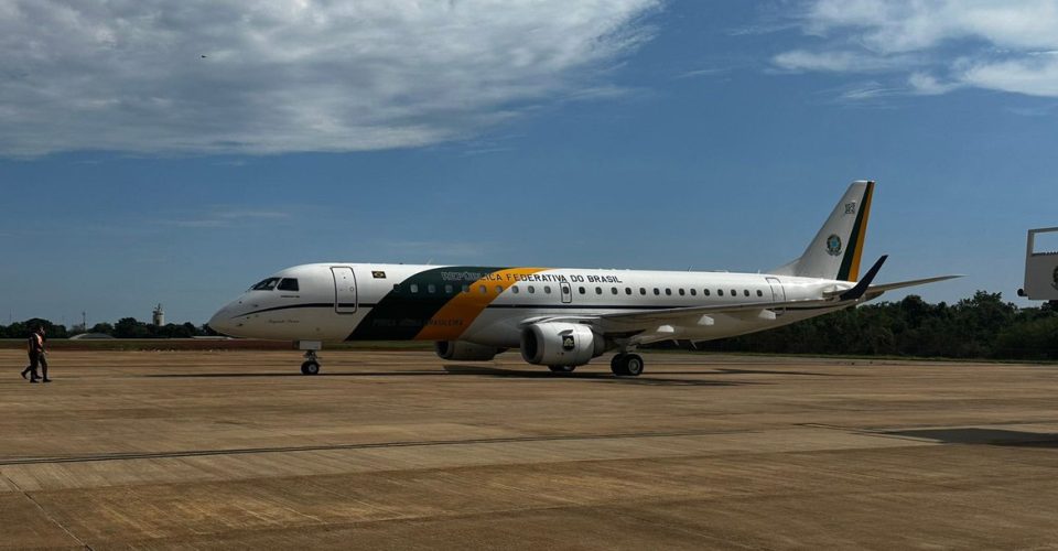 Grupo tinha 26 pessoas; Seis desembarcaram antes, em Recife.|Foto:Divulgação Gov BR/FAB