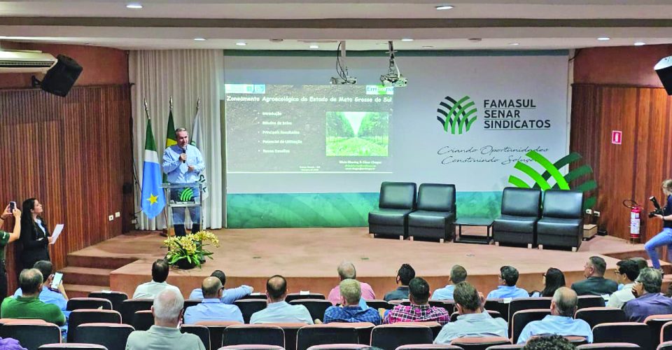 Rogério Beretta, enfatizou que o trabalho é o maior compilado de informações de solo do Brasil. Foto: Mairinco de Pauda 