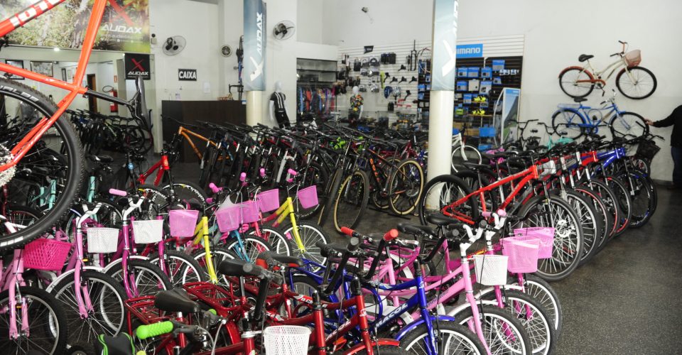 Bicletas para
crianças e adultos
na loja Ciclo Ribeiro ( Foto: Nilson Figueiredo)