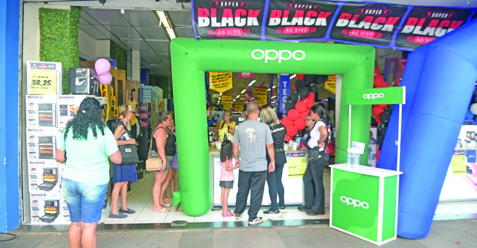 O movimento que
amanheceu discreto no
centro, ganhou força
ao longo da sexta-feira (28) - Foto: Nilson Figueiredo