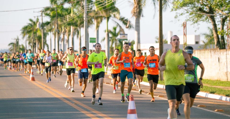 Provas de corrida de rua e ciclismo de estrada levaram 6 mil pessoas a Bonito e reuniram

histórias emocionantes de superação pelo esporte.|Foto: Gleison Nascimento