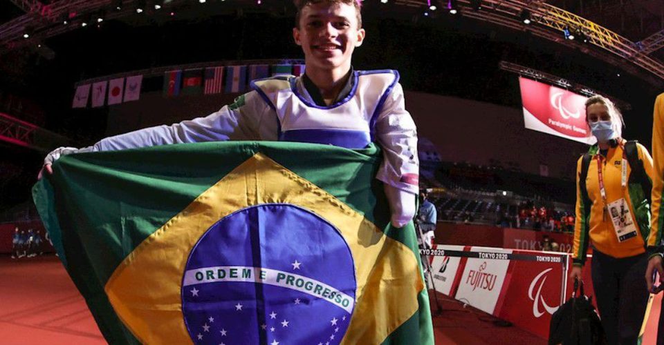 Brasileiro é 1º campeão de parataekwondo da história