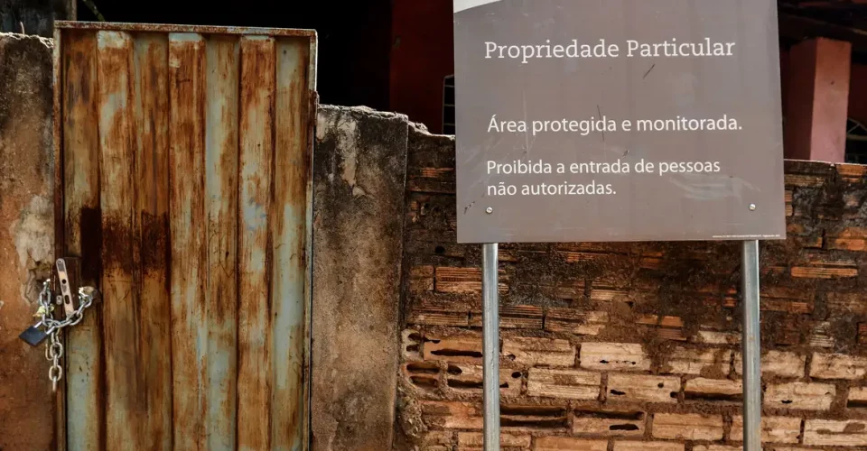 Casas e terrenos foram negociados com moradores da região. - Foto: tânia Rêgo/Agência Brasil
