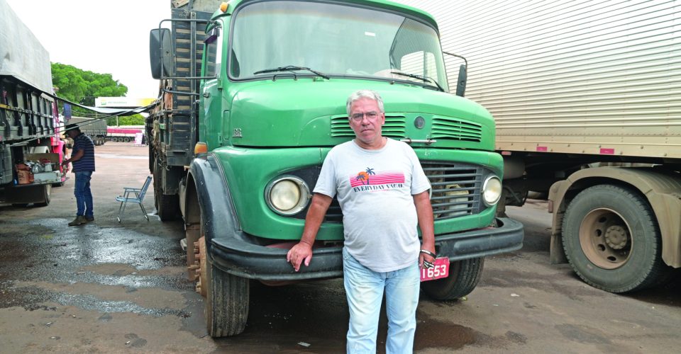 Caminhoneiro Colomar de Brito compartilhou com a reportagem como tem enfrentado a crise - Foto: Nilson Figueiredo