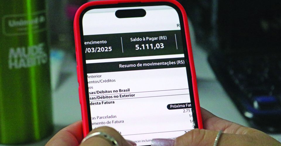 Fatura do mês de março da diarista Sandra Marques - Foto: Roberta Martins