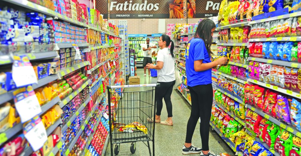 Leite e o tomate foram
alguns dos produtos
que tiveram retração
nos preços da pesquisa (Foto: Nilson Figueiredo )