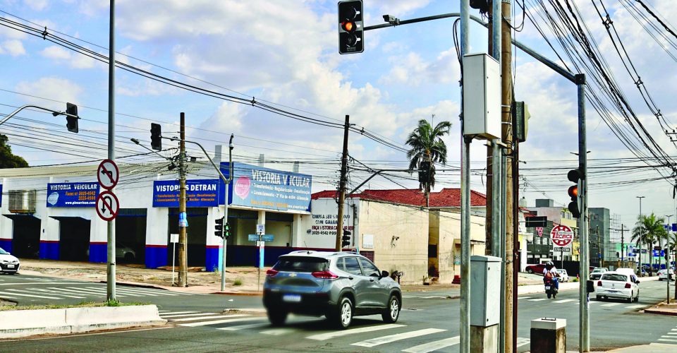 Sinal amarelo - Foto: Roberta Martins
