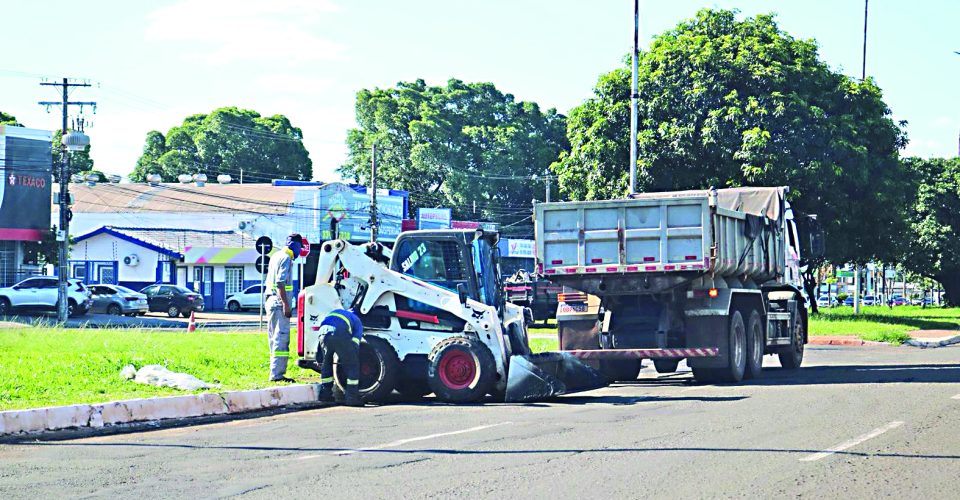 Reportagem do O Estado acompanhou o trabalho  realizado pelas equipes  na Av. Costa e Silva - Foto: Roberta Martins