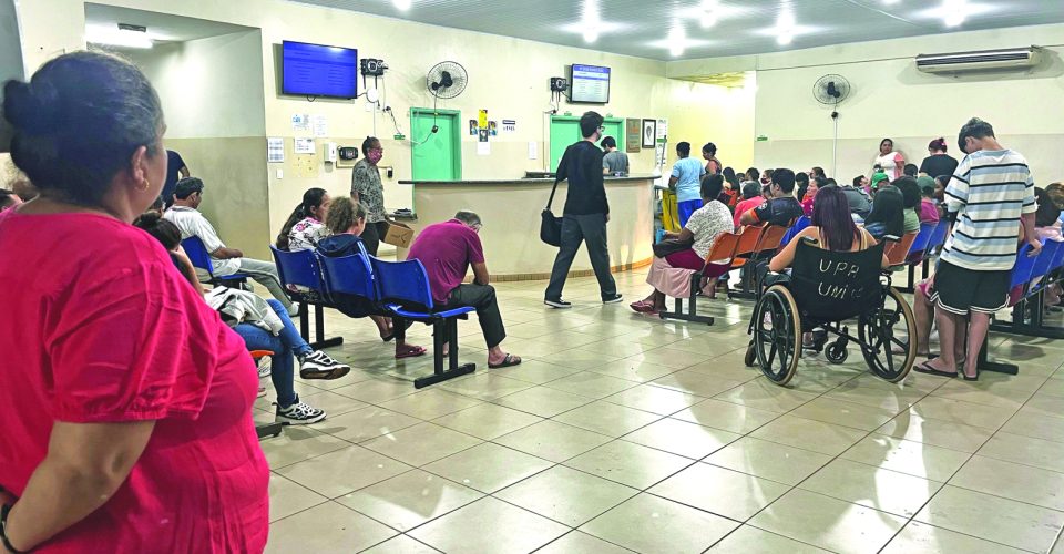 UPA do Universitário estava lotada de pacientes aguardando atendimento - Foto: Roberta Martins
