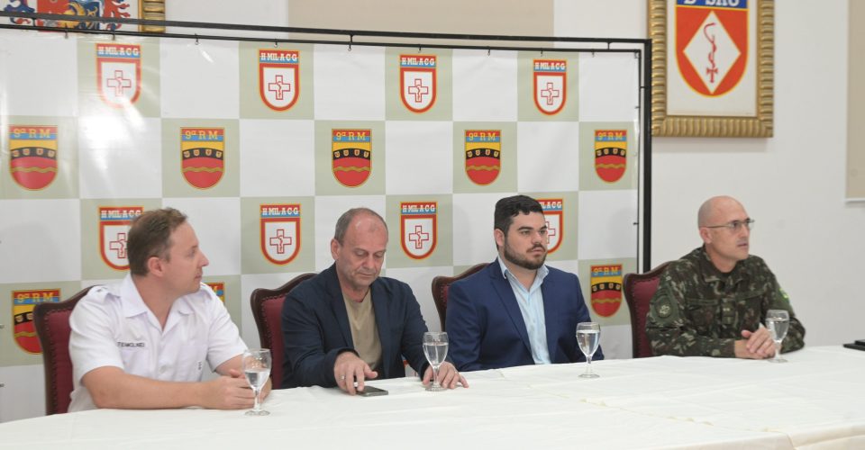 Coletiva sobre o procedimento no Hospital Militar (Foto: Nilson Figueiredo)