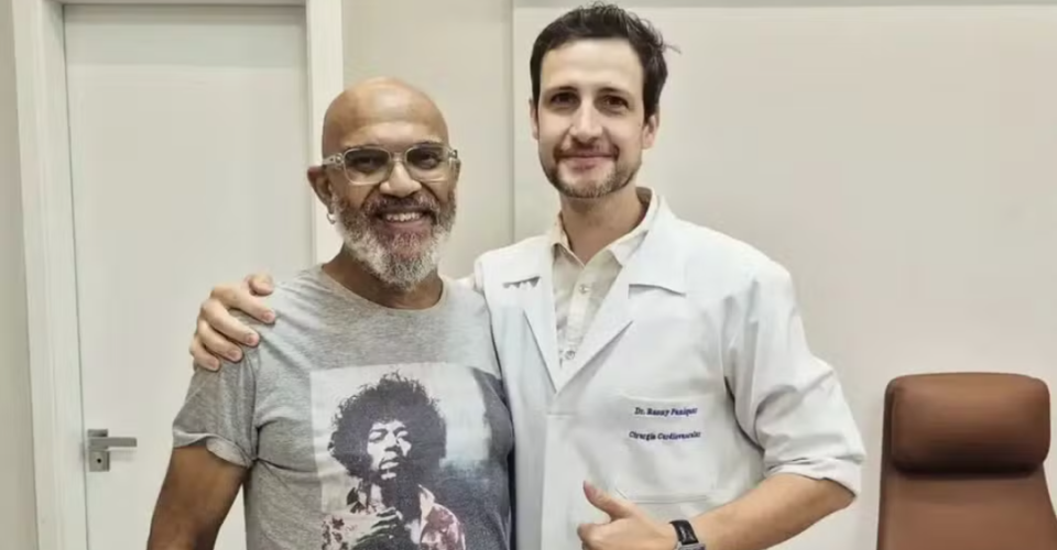 Clemente Nascimento ao lado do médico Raony Paniquar - Foto: Redes sociais