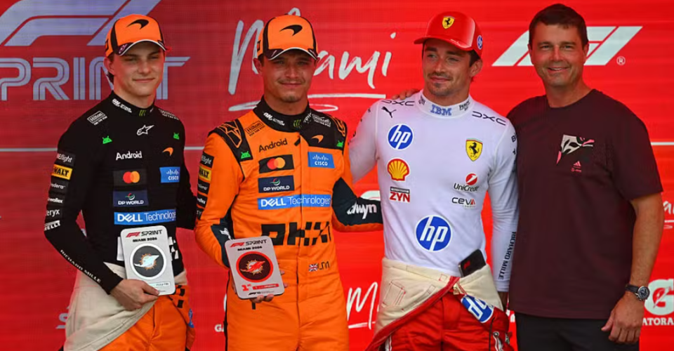 Reid Wiseman posa com Lando Norris, Oscar Piastri e Charles Leclerc em corrida sprint do GP de Miami da F1 2026 — Foto: Rudy Carezzevoli/Getty Images