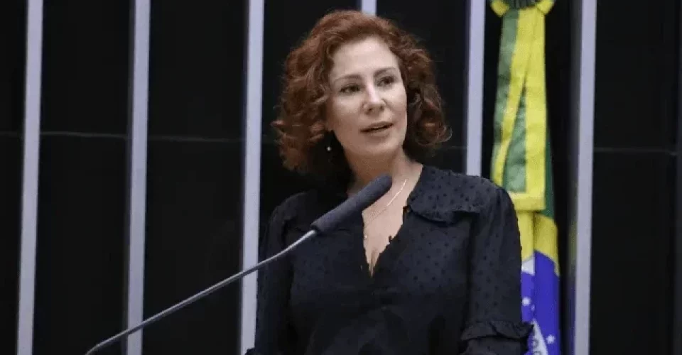 Deputada licenciada Carla Zambelli (PL-SP) está na lista vermelha da Interpol e é considerada foragida da Justiça - Foto: divulgação/Michel Jesus/Câmara dos Deputados
