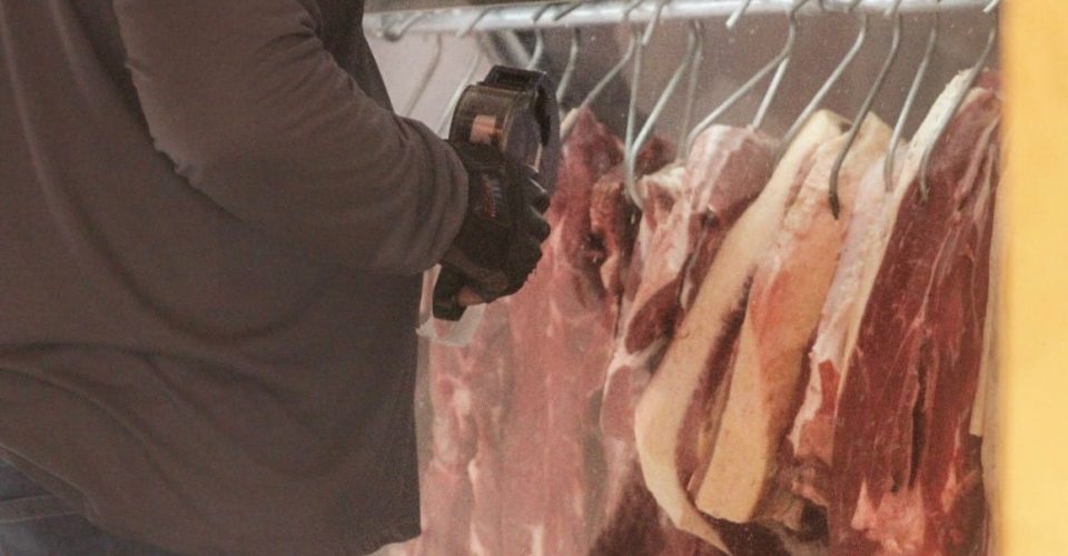 Foto: Em 2023 a carne
bovina consumida em
Campo Grande registrou
uma queda de 12,74%/Marcos Maluf