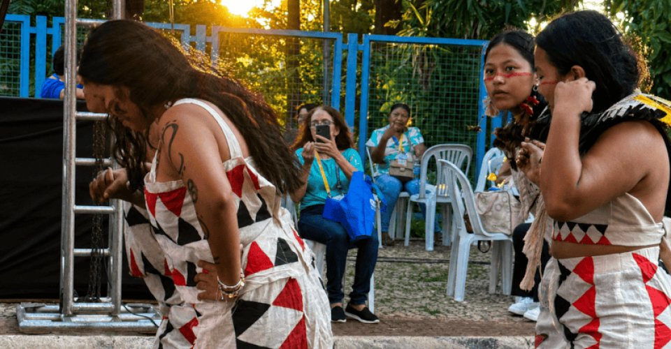Apresentação da comunidade 'Terra Indígena Limão Verde', de Auidauana (MS), que veio com a caravana da Semana S 2025 - Foto: assessoria