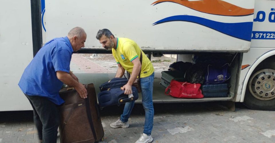 Do total de 22 pessoas que desejam evacuação, 14 são crianças.|Foto:Shahed al-Banna