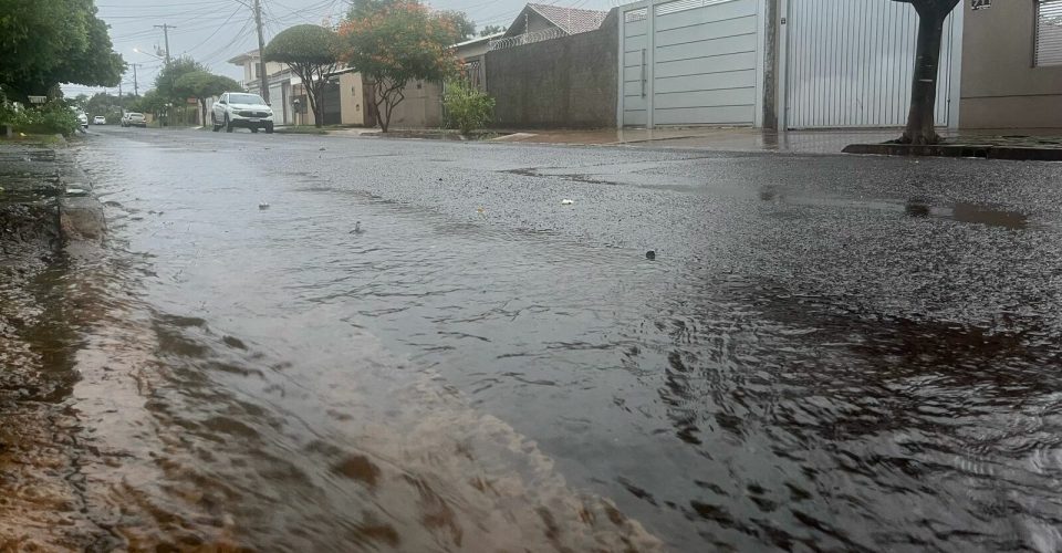 Chuva no Jardim Imá, região oeste de Campo Grande- Foto: Juliana Aguiar