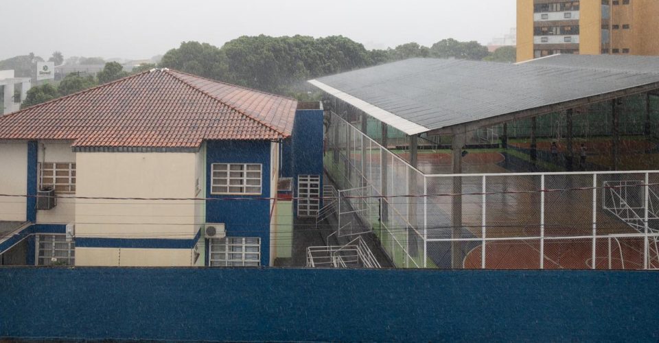 Chuva amenizou as altas temperaturas registradas nos últimos dias em Campo Grande - Foto: Allan Gabriel
