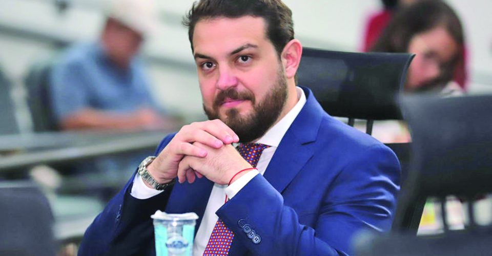 Vereador Claudinho Serra está fastado da Câmara Municipal desde setembro - Foto: Izaias Medeiros