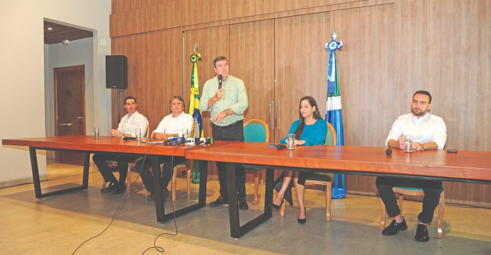 Após um ano de gestão, governador
Eduardo Riedel
anuncia mudanças
no secretariado. - Foto: Nilson Figueiredo