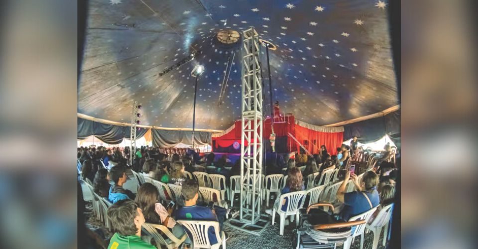 Estão abertas inscrições
para artistas de Teatro,
Dança e Circo que
viajarão para 40 cidades - Foto: Flor e Espinho/Divulgação