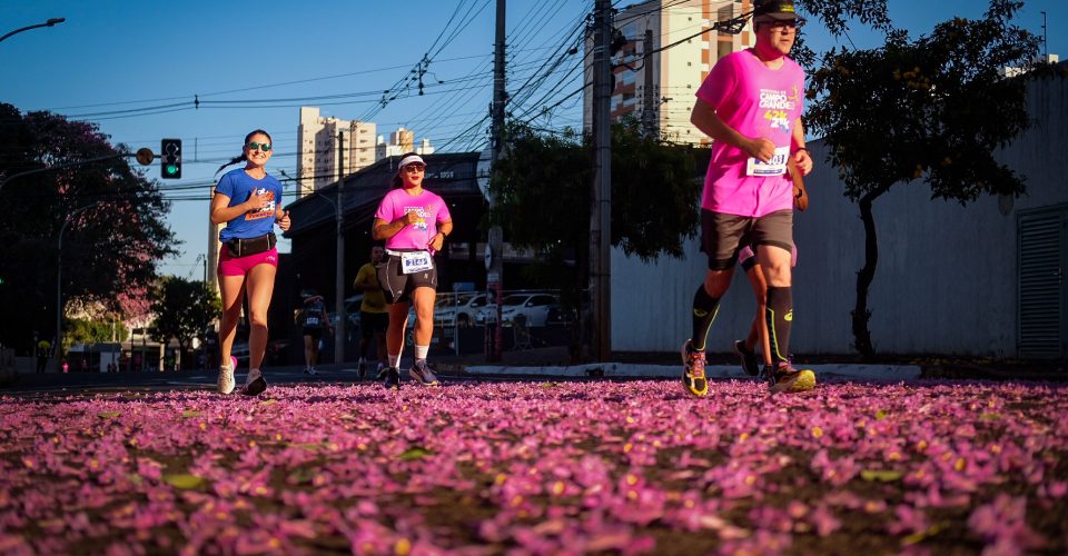 Corredores em rua de Campo Grande na segunda edição da prova - Foto: Marianne Herrero