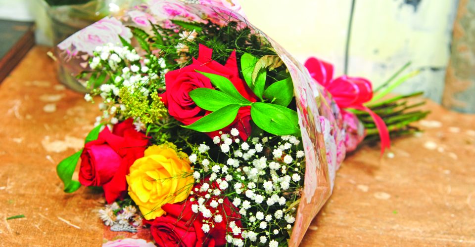 Data tem procura de vários tipos de presentes e um dos principais são as flores - Foto: Nilson Figueiredo