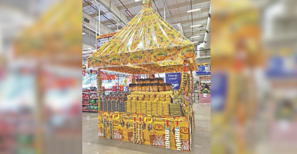 Barraquinhas em supermercados comportam produtos exclusivos para o período de festa junina - Foto: Roberta Martins
