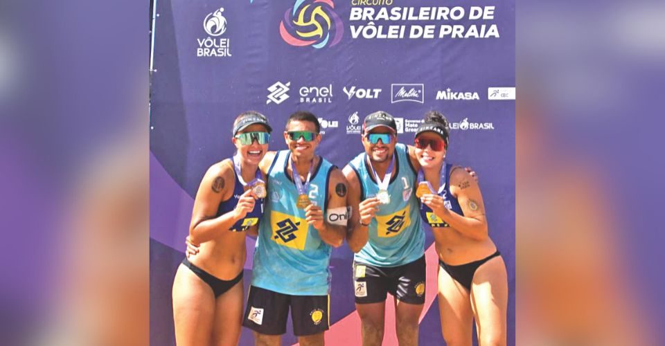 Equipes de MS, masculina e feminina comemoram medalhas no vôlei de praia - Foto: Reprodução/CBV