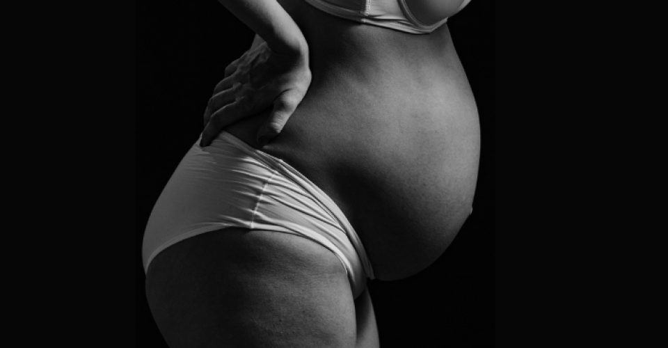 gravida mulher jovem barriga bebe