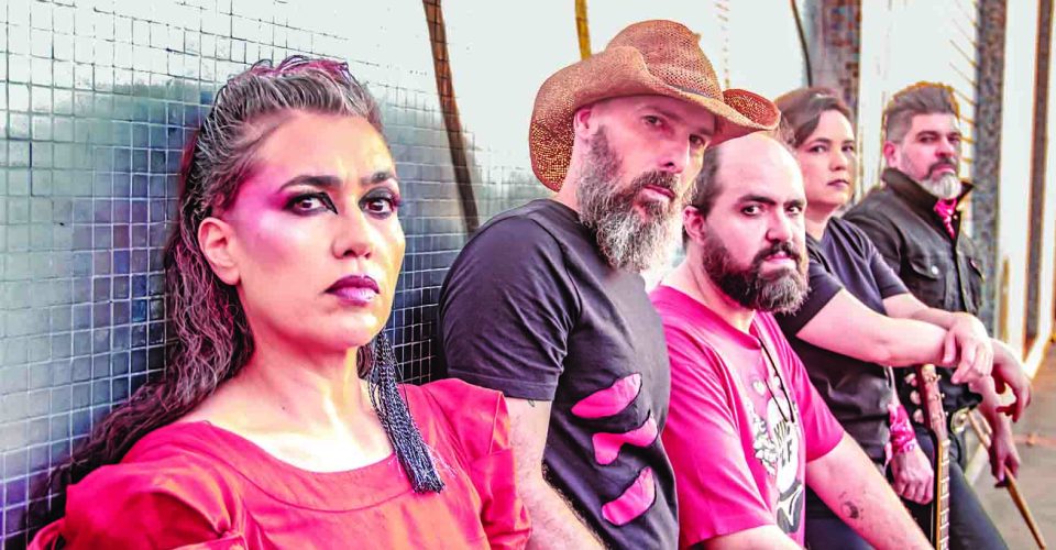 A turnê propõe um reencontro entre gerações que acompanharam a trajetória da banda - Foto:  Assessoria/Divulgação