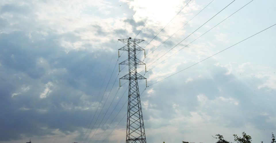 Torre de distribuição
de energia elétrica
instalada em
Campo Grande (Foto: Arquivo/ O Estado)