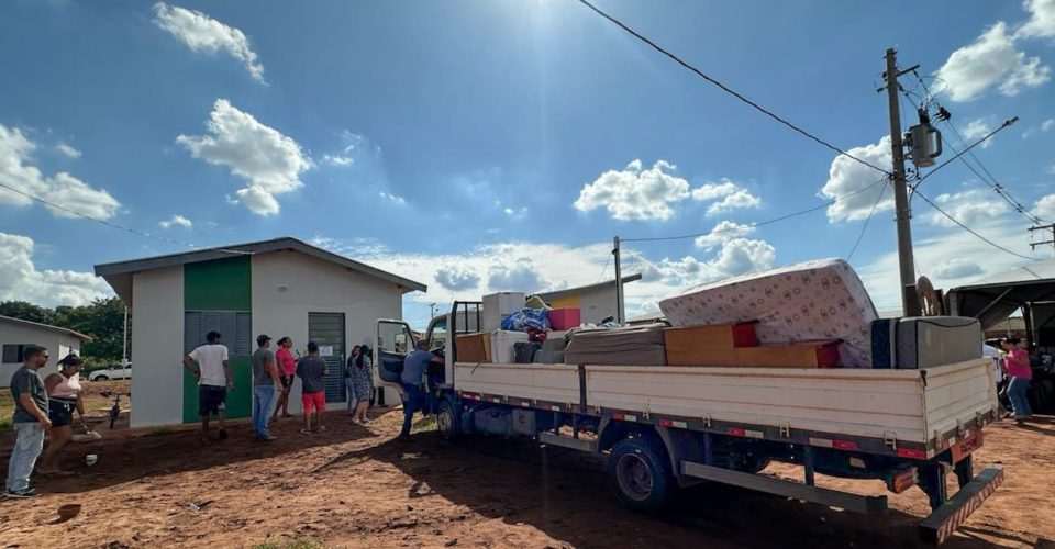 Famílias recebem as chaves das novas casas no Parque Residencial Iguatemi II, última etapa do projeto habitacional que atendeu desabrigados da comunidade Mandela - Foto: Marcos Maluf