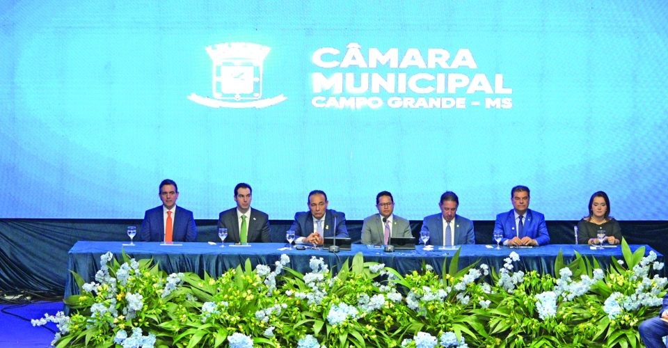 Mesa que presidiu os
trabalhos na sessão
solene da Câmara
de Vereadores - Fotos: Nilson Figueiredo e Roberta Martins