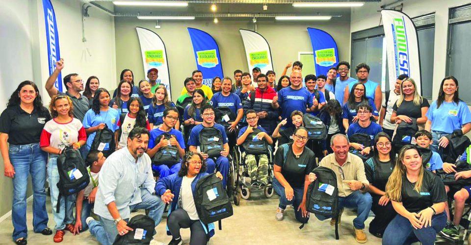 Imagem durante entrega de kits do Estado aos participantes para disputa em SP - Foto: Roberta Martins