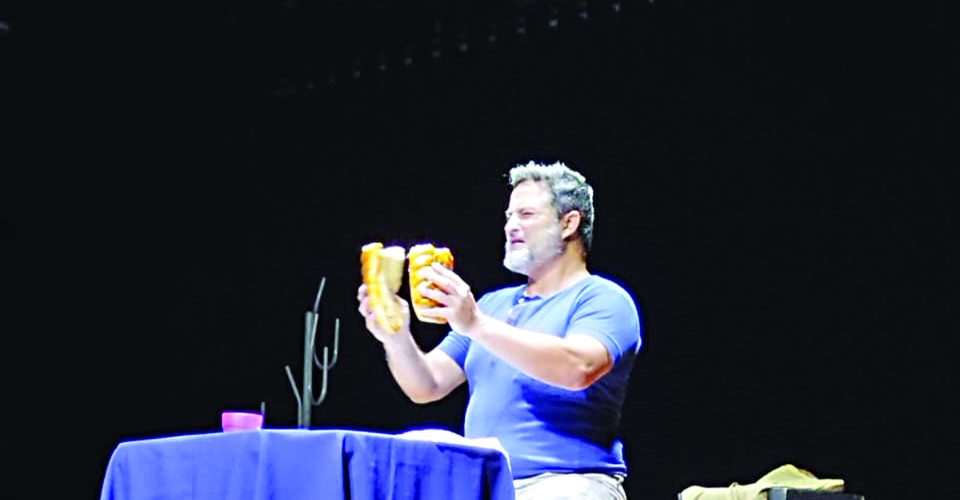 Protagonizada,
adaptada e dirigida pelo
ator Lucas Filho, a peça
é inspirada no monólogo
do autor americano
Curt Cloninger - Foto: Reprodução