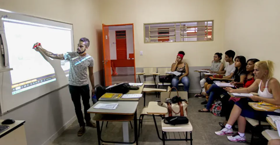 Pela proposta, aluno vai receber R$ 200 por mês.|Foto: Joel Rodrigues/Agência Brasil