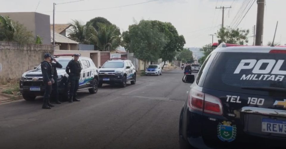 Ex desacata policiais no Cel Antonino após briga com mulher