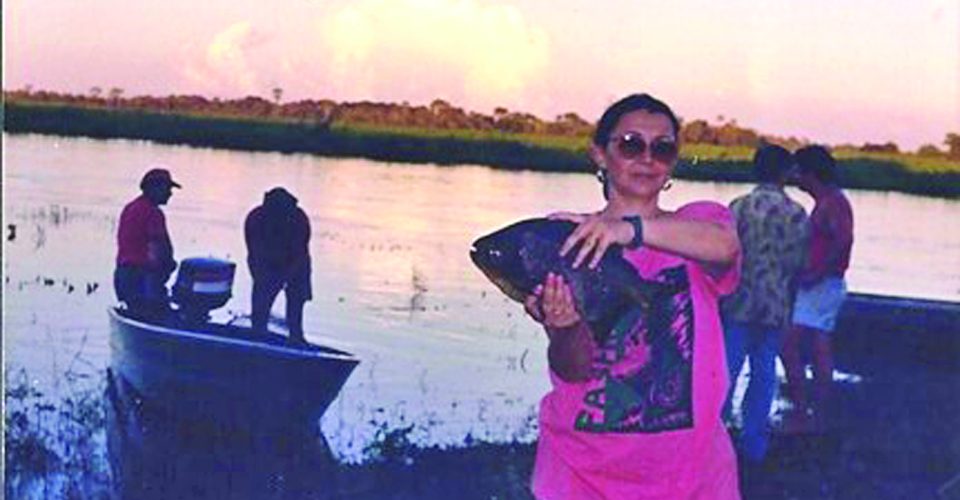 A professora e
pesquisadora Elisabeth
Criscuolo Urbinati em suas
coletas de campo ( Fotos: Arquivo pessoal)