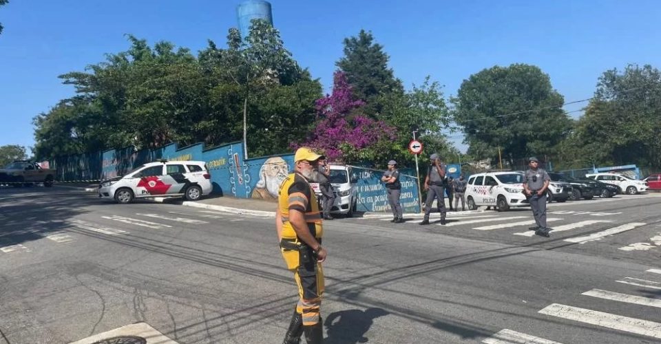 Foto: Estudante de 15 anos entrou na escola  portando arma de fogo/Redes sociais