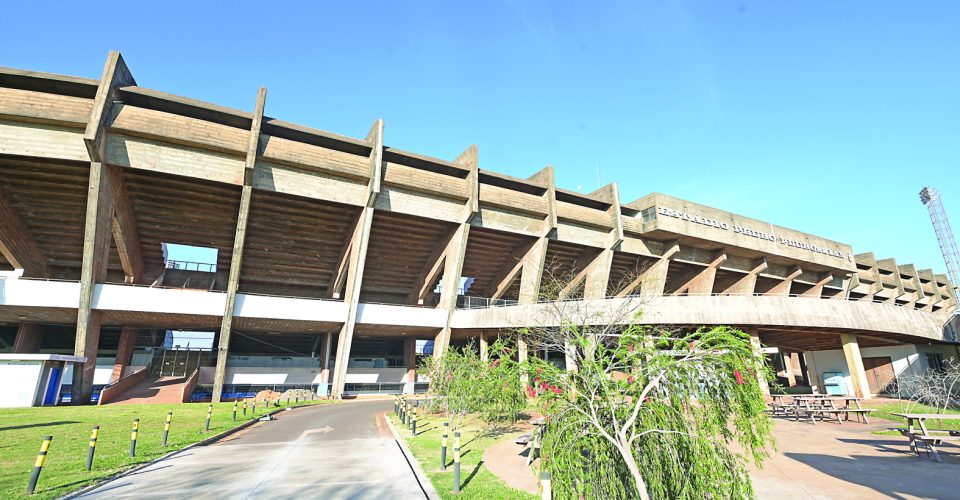 Estádio Morenão, que já viu grandes públicos, está interditado desde março de 2022 - Foto: Nilson Figueiredo
