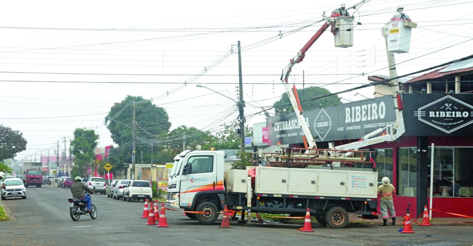 Durante apuração da equipe de reportagem, servidores da Energisa estavam no local - Foto: Nilson Figueiredo