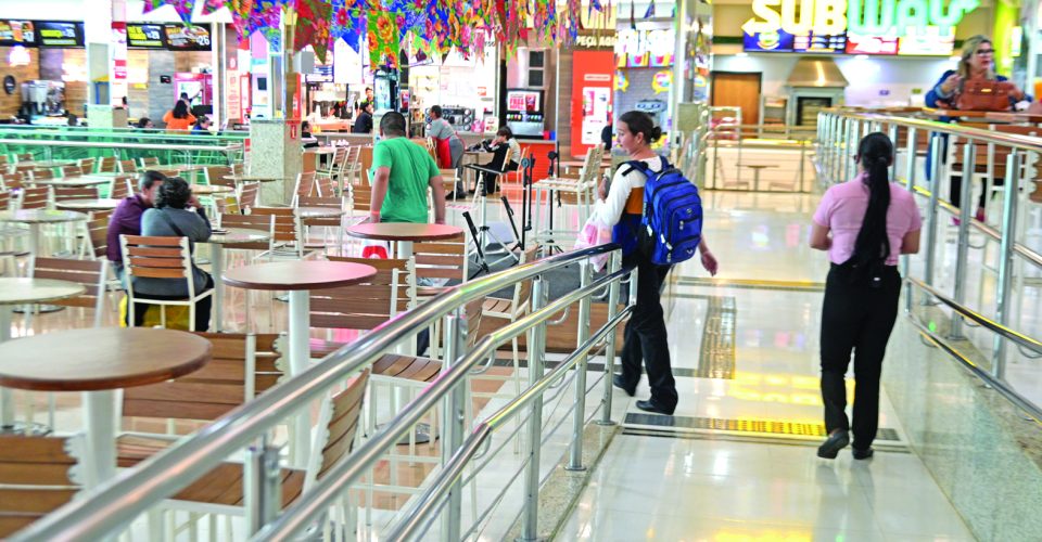 Centros de compras têm mais opções ao público e aumentam setores franqueados - Foto: Nilson Figueiredo
