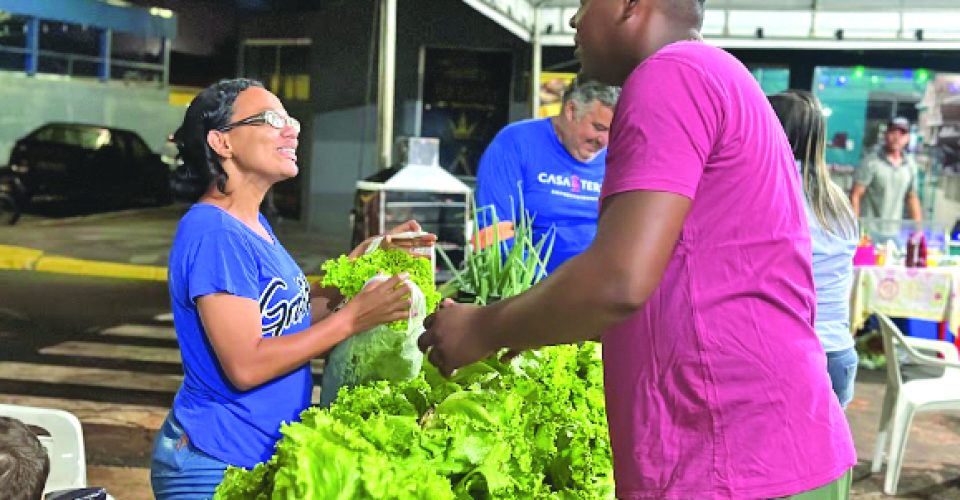 A feira gera renda para famílias, incentiva o consumo local e fortalece a agricultura familiar no município. Foto: Divulgação