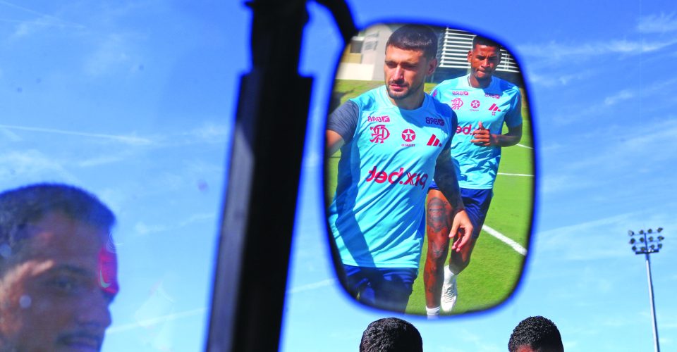 magem de Arrascaeta em treino no Ninho do Urubu, em 19 de maio - Foto: Gilvan de Souza/Flamengo