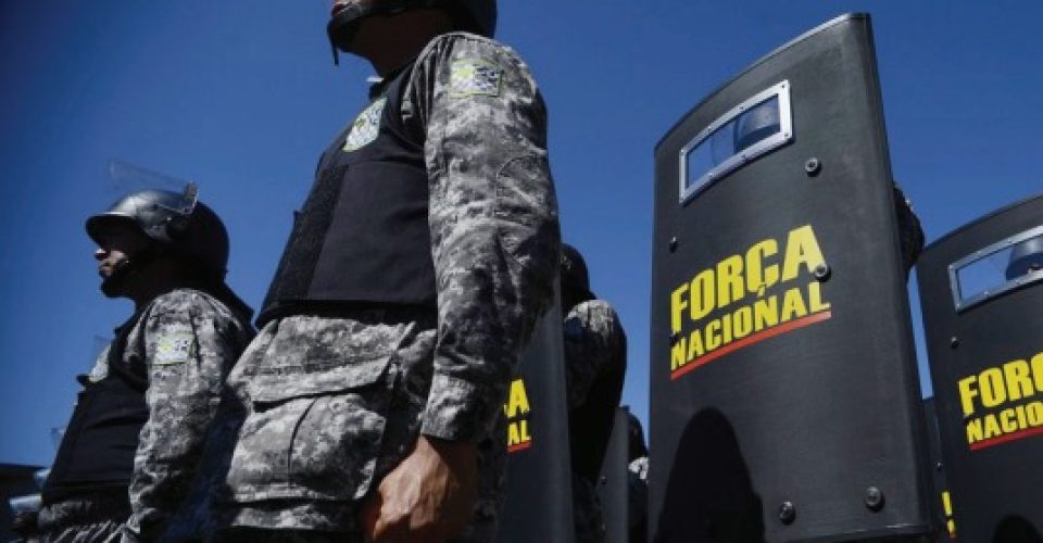 Policiais da
Força Nacional
em forma.| Foto:Fábio Rodrigues/Agência Brasil
