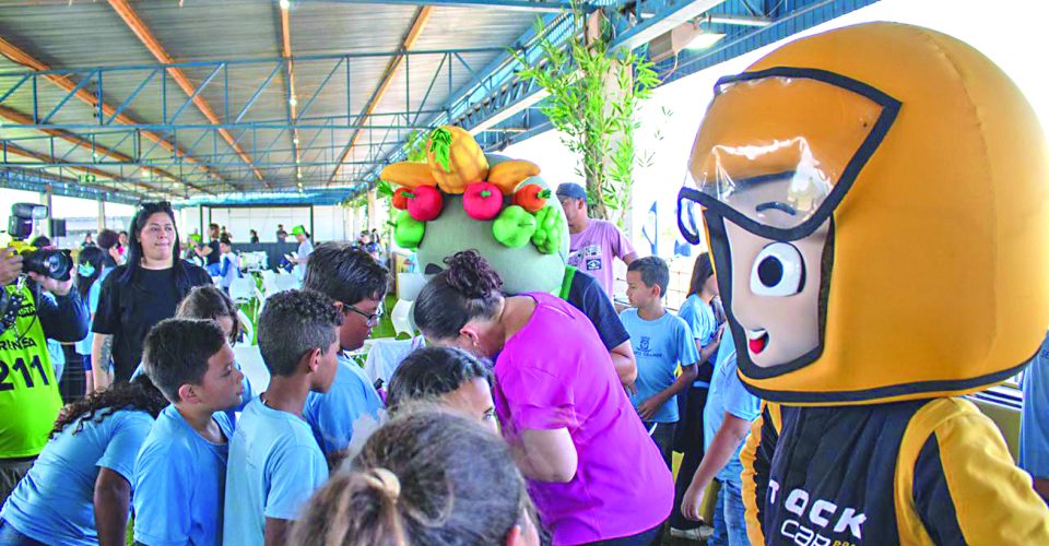 Foto 1 – Crianças Stock – Allan Gabriel Alunos e alunas da rede pública, ontem, no Circuito Orlando Mour - Foto: Allan Gabrie