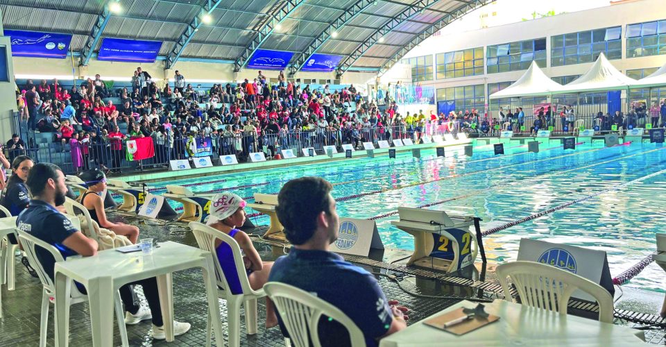 Estadual de Natação, sábado de manhã, no Rádio Clube Cidade - Foto: Roberta Martins